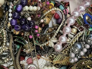 6 Kilos Unsorted Mixed Costume Jewellery Bundle Crafting Beading - Stock Photos - Picture 1 of 2