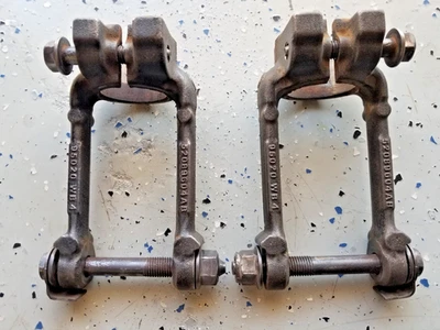 2005-10 Jeep Grand Cherokee 06-10 Commander LH RH Set Pair Clevis Strut Fork OEM - Image 1 of 4