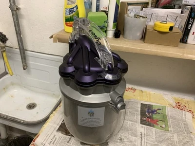 Dyson DC20  Staubbehälter Zyklon Schmutzbehälter wenig benutzt   gut erhalten   - Bild 1 von 4