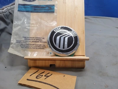 Nuevo de Lote Antiguo 1985-87 Mercury Lynx Rejilla Ornamento Emblema Medallón E6YY-8213-A Foto 1 de 4