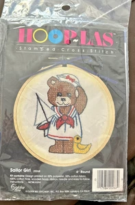 De colección 1986 HOOP~LAS Oso Marinero Estampado Punto de Cruz Kit Redondo 20268 con Hoop Girl - Imagen 1 de 4
