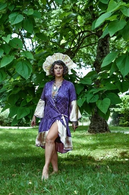 Vestido vintage de 1920 con solapa grande de seda púrpura American Pickers Foto 1 de 4