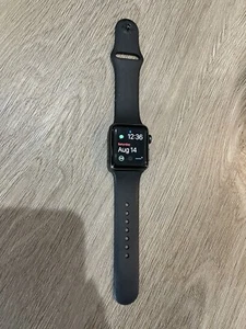 Apple Watch Series 3 38 mm Gray Case Black Aluminium Smartwatch - MTF02LLA - Zdjęcie 1 z 7