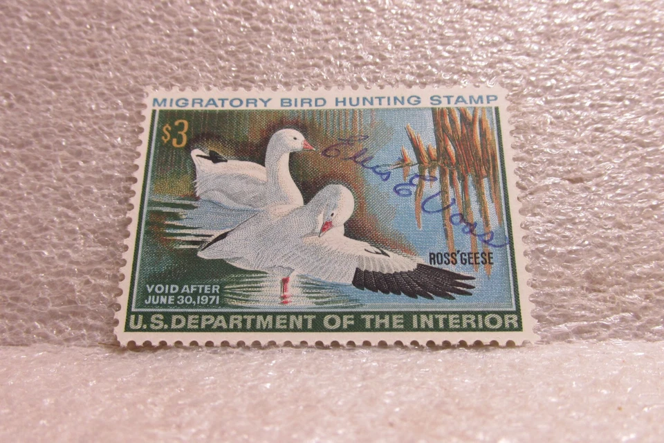 1970 MH ROSS'S GEESE $3 HUNTING STAMP SIGNED SCOTT #RW37 - Image 1 of 1