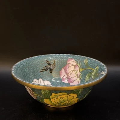 Красивая винтажная светло-голубая чаша клуазоне с розовым и желтым цветочным узором птицы 5 дюймов D 2 дюйма T - Изображение 1 из 4