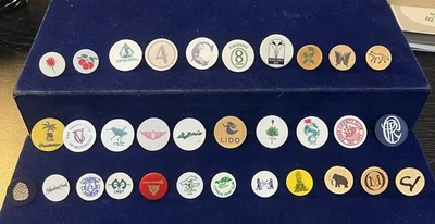 Lote de 25 marcadores de pelotas de golf + de los 100 mejores campos. Ciprés Merion NGLA Fishers Foto 1 de 4