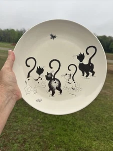 DUBOUT 2003 EDICIONES CLOUET 11" Plato Gato 3 Gatos Persiguiendo Mariposa - Imagen 1 de 9