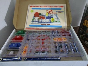 Elenco~SNAP CIRCUITS JR. ELECTRONICS BUILDING PROJECTS KIT~SC-100~STEM - Picture 1 of 4