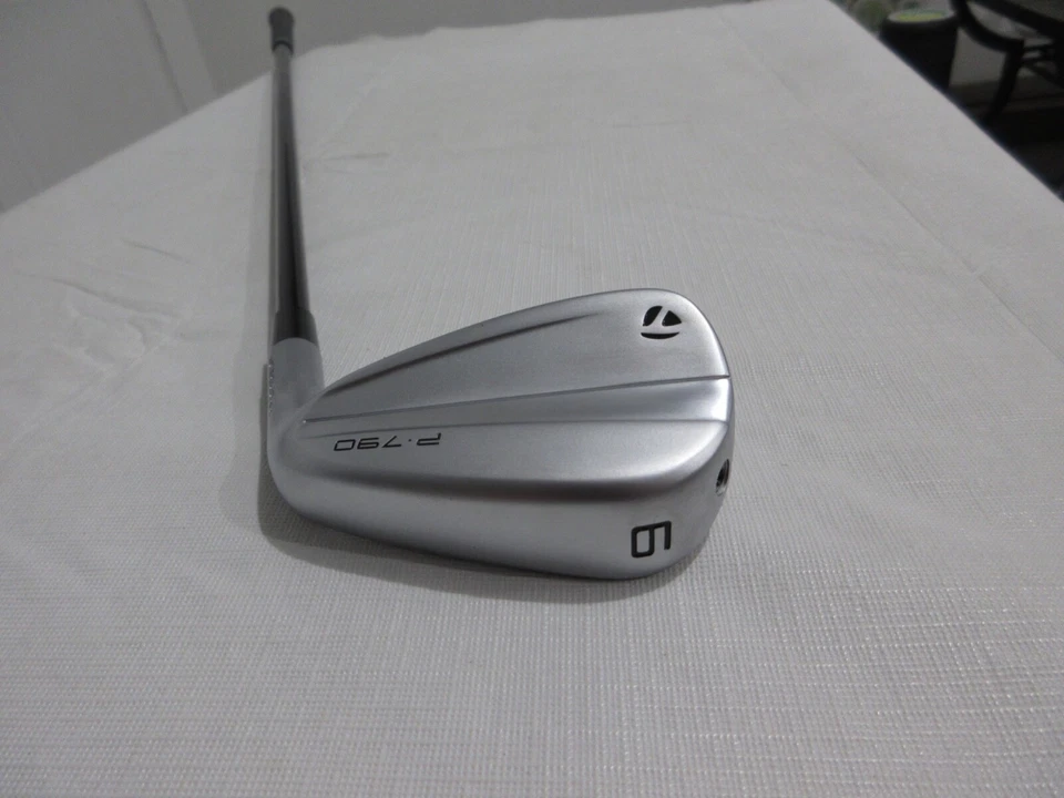 TaylorMade P790 23 9-iron - 40* - MMT 65 Regular Graphite - NEW - Image 1 of 4