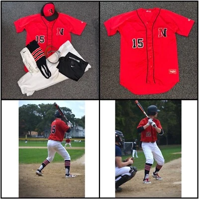 Northeastern University Béisbol Uniforme Completo Jersey Pantalones Estribos Cinturón Sombrero Foto 1 de 4