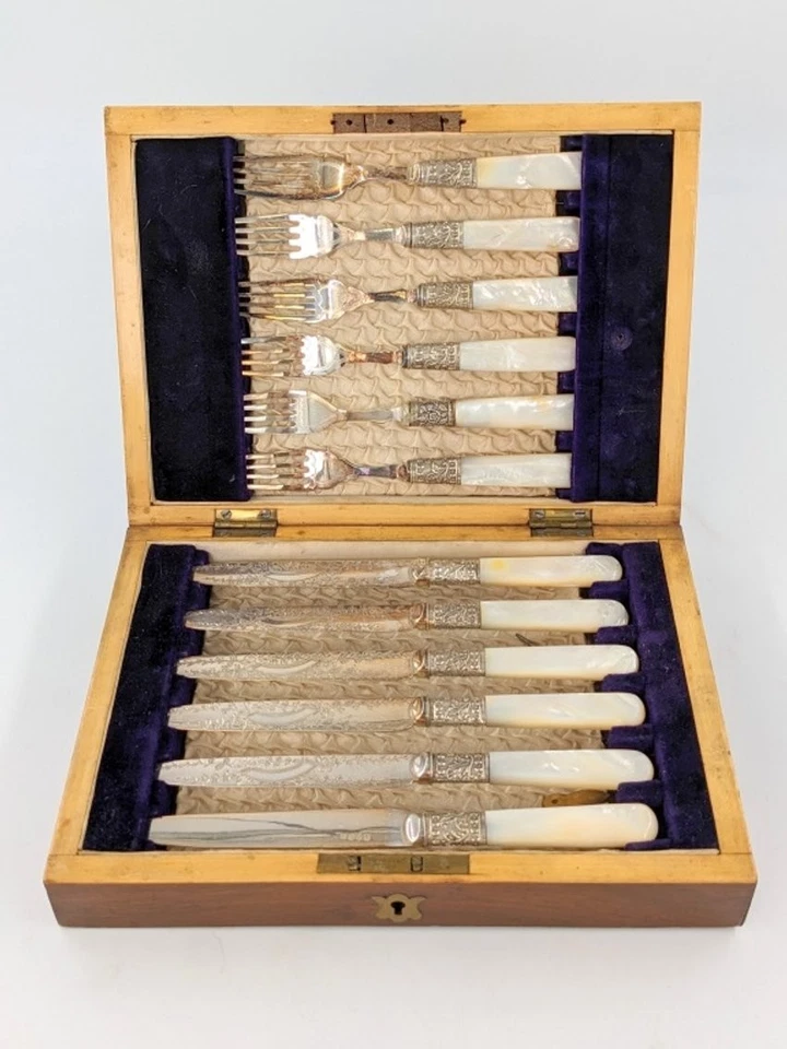 Antiguo juego de cubiertos Hamilton Laidlaw - SLP, nácar, hojas ornamentadas, caja Foto 1 de 4