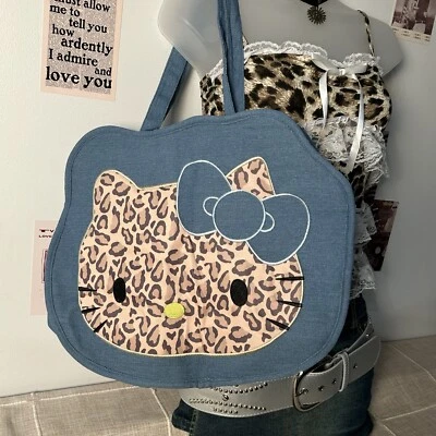 Bolso Hello Kitty grande de mezclilla Y2K con estampado de saltos  Foto 1 de 2