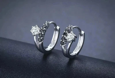 Pendientes tipo argolla para mujer de corte redondo negros creados en laboratorio de 2 quilates enchapados en oro blanco de 14 quilates Foto 1 de 3