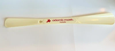 Adam’s Mark Hotels Zapato Cuerno Suyo Blanco Plástico Rojo Logo De Colección 15.5” Foto 1 de 4