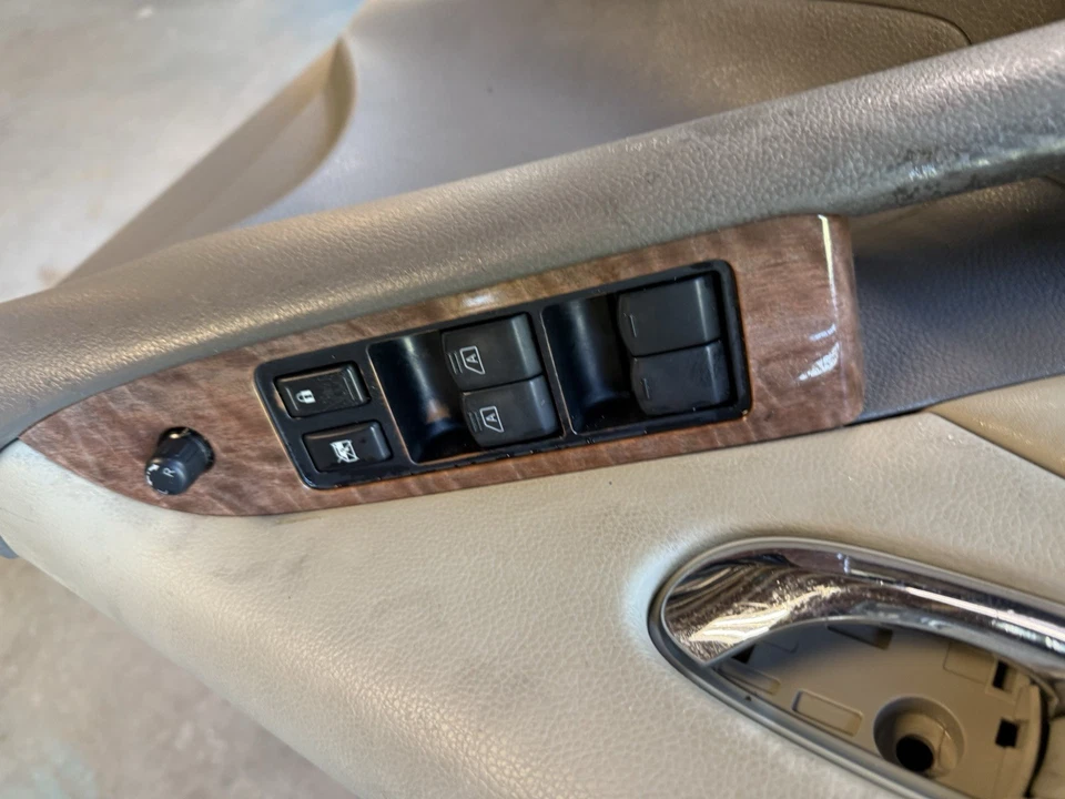 2011 nissan murano driver front door panel with window switch - Image 1 of 4