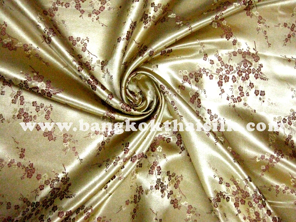 Vestido para artesanato Cherry Blossom Dogwood tecido bordado de seda sintética material 36"W BTY - Imagem 1 de 1