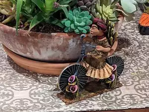 Oaxacan Verkäuferin Frau auf Fahrrad, mexikanische Volkskunst aus Oaxaca, Tonfigur - Bild 1 von 10