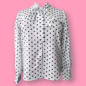 White Polka Dot Floaty Pussybow Tie Neck Blouse. 42"/44" bust. Size 16/18 UK New - Picture 1 of 4