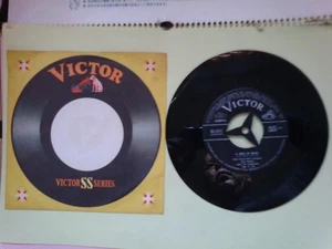 Elvis Presley : A Mess Of Blues / The Girl Of My Best Friend ; Japan Victor 7"45 - Picture 1 of 4