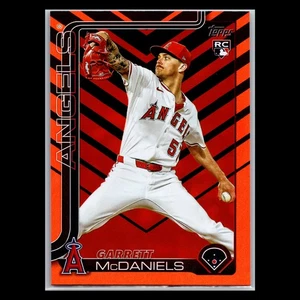 2025 Topps Update Series - #US17 Garrett McDaniels RC Value Box Holiday Foil - Picture 1 of 2