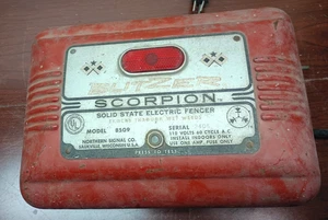 Vintage Blitzer Scorpion Solid State Electric Fencer 8509 Fence Charger - Picture 1 of 13