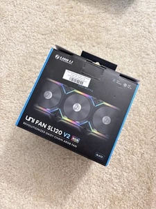 Lian Li UNI FAN SL V2 120mm RGB Case Fan - Black (3-Pack) - Photo 1/3