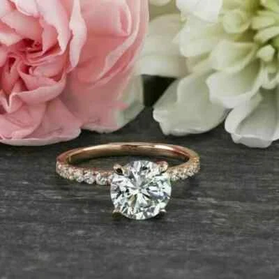 Anillo de compromiso solitario de diamantes de laboratorio redondo de 3 quilates para mujer enchapado en oro rosa de 14 quilates Foto 1 de 3