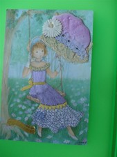 CARTE POSTALE FILLETTE SUR UNE BALANCOIRE, ROBE BRODEE, BONNET STE CATHERINE