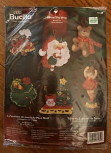 Bucilla Santa's Toy Shop Apliques de Fieltro Navidad Set 6 Adornos Kit - Sin Abrir - Imagen 1 de 2