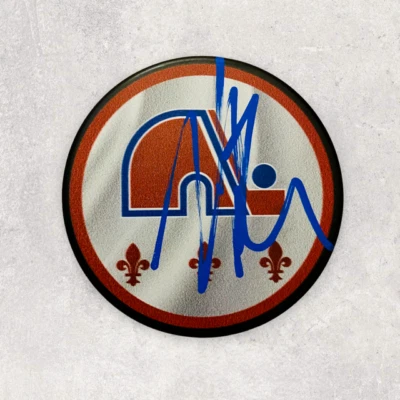 NAZEM KADRI AVALANCHA DISCO DE HOCKEY FIRMADO/AUTOGRAFIADO CERTIFICADO DE AUTENTICIDAD BECKETT Foto 1 de 2