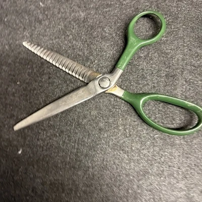 WHITE 9” Pinking Shear - High Quality - Solid Stainless Steel With Box - Image 1 of 4