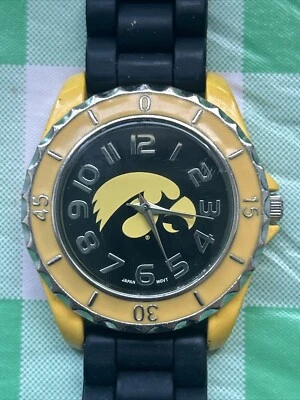 Reloj de cuarzo Iowa Hawkeyes negro y amarillo Foto 1 de 4