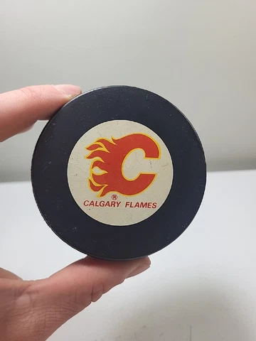 VINTAGE CALGARY FLAMES HOCKEY PUCK NHL OFFICIAL CZECHOSLOVAKIA INGLASCO Cover