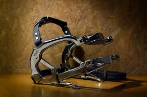 Millennium Equine Dental Speculum With Bite Plates & Washable PVC Straps - Picture 1 of 5