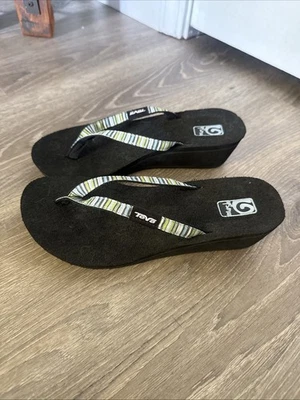 Sandalias chanclas a rayas Teva Mush para mujer talla 5 con cuña Foto 1 de 4