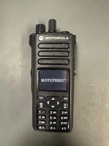 Motorola XPR7550 UHF Two-Way Radio - Zdjęcie 1 z 8