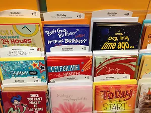 Hallmark Closeout, Cartoline con MUSICA o LUCI, COMPLEANNO ALTRI temi per Amici - Foto 1 di 3