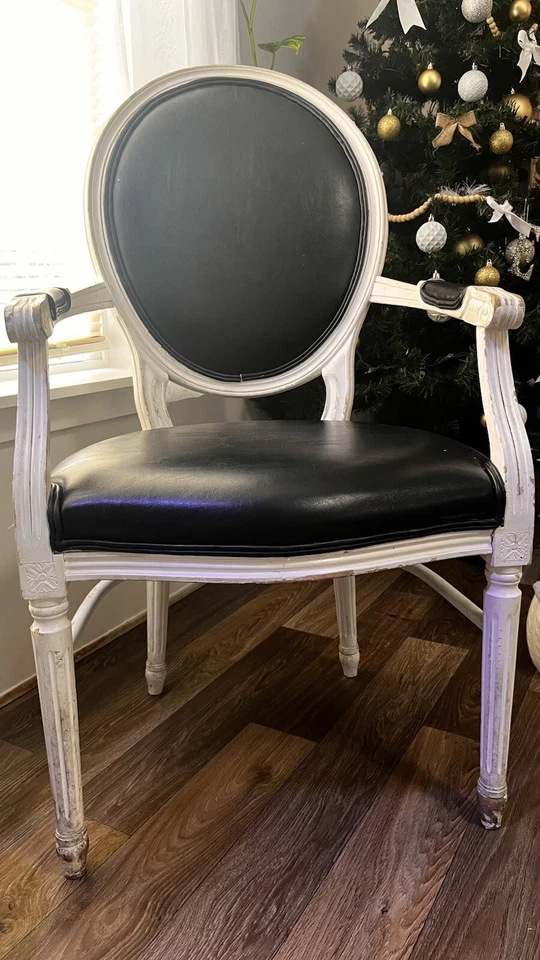 Sillón de cuero estilo Luis XVI Ethan Allen Francesca    Foto 1 de 2