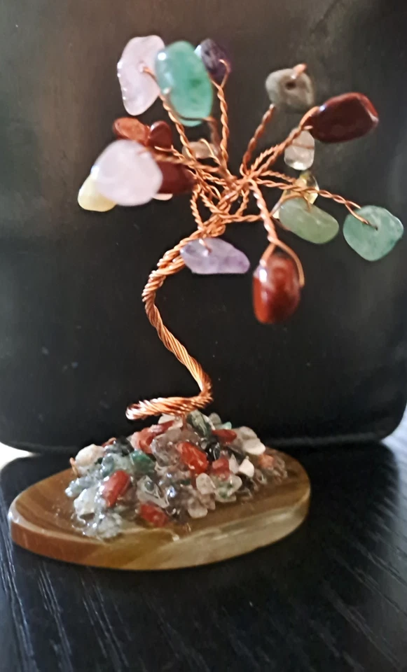 Kleiner Kristallbaum 7 Chakra Steine Auf Agate Basis Geldbaum - Bild 1 von 1