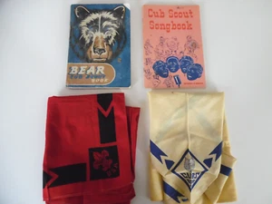 Lotto misto di libri e sciarpe Cub Scout/BSA - Foto 1 di 12