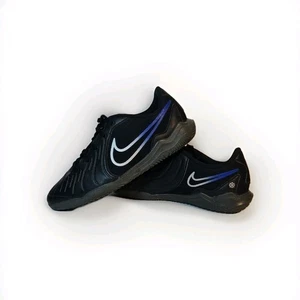 Nike Jr. Zapatos de fútbol sala Tiempo Legend Club para jóvenes niños - talla 4,5 años - Imagen 1 de 10