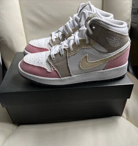 Nike Air Force 1 Mid SE Size 5.5 - Picture 1 of 7