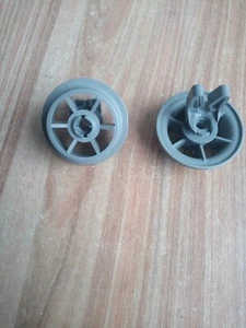 Lamona LAM8601 Built-In Dishwasher Pair (2) Of Lower Basket Wheels - Picture 1 of 1