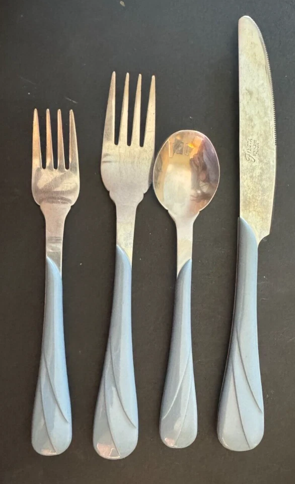 1986 VTG Homer Laughlin FIESTA PERIWINKLE BLUE Flatware - 4 piece Place Settings - Image 1 of 2