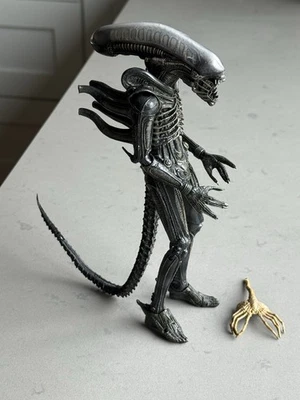 NECA Alien & Facehugger Figures - Flaws On Both Tails - See Pics - Image 1 of 4