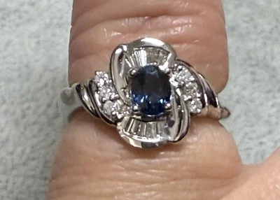 Platinum Blue sapphire 0.48ct and diamond ring - Image 1 of 4