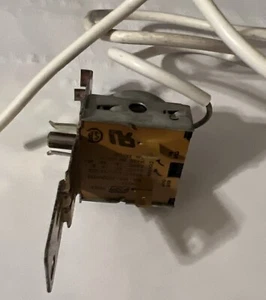 Whirlpool Refrigerator Thermostat 1123394 & 1114239 - Picture 1 of 7
