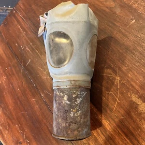 VINTAGE & RARE U.S.A CHEMICAL WARFARE CIVILIAN GAS MASK - Picture 1 of 7