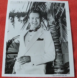 1985 ABC photo Bruce Willis Moonlighting info date on back - Picture 1 of 4