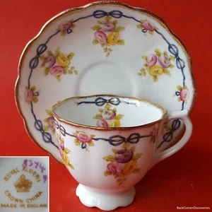 Coupe à thé et soucoupe comtesse Royal Albert Crown China #8374. Fleurs. ruban bleu - Photo 1/13